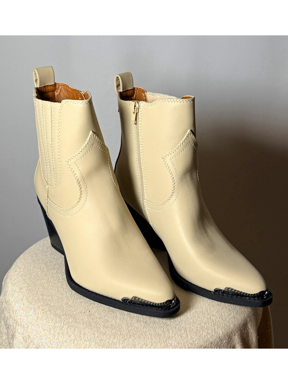 Zodiac Raylin-Toe Women’s Ivory Leather Ankle Bootie Zip Pointed 9 M